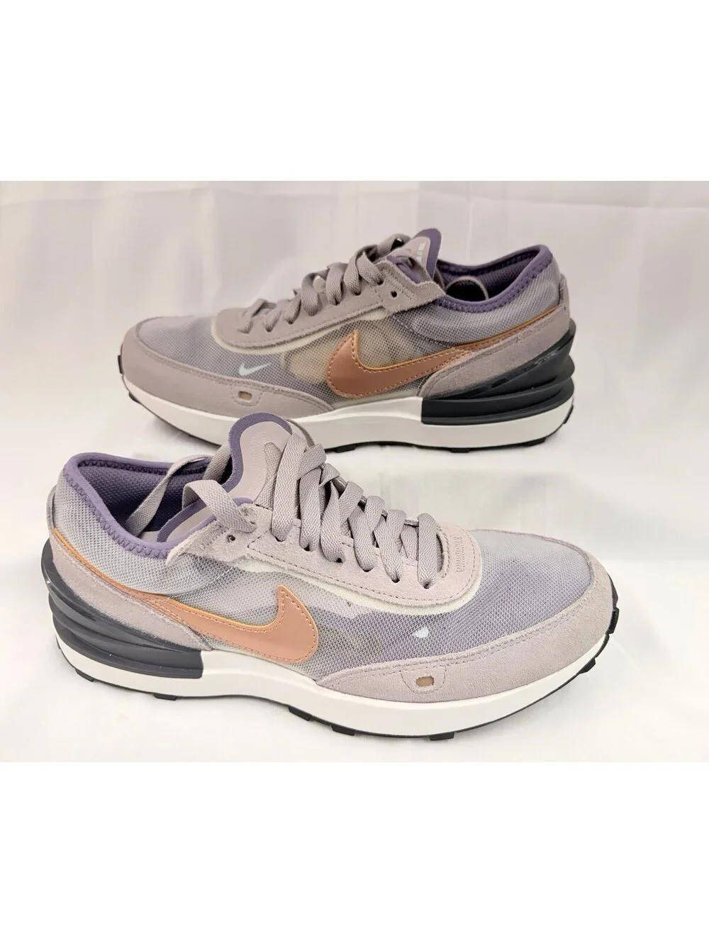 Nike Waffle One GS  running  Size 5.5 y Color: Summit White/Metallic Red Bronze